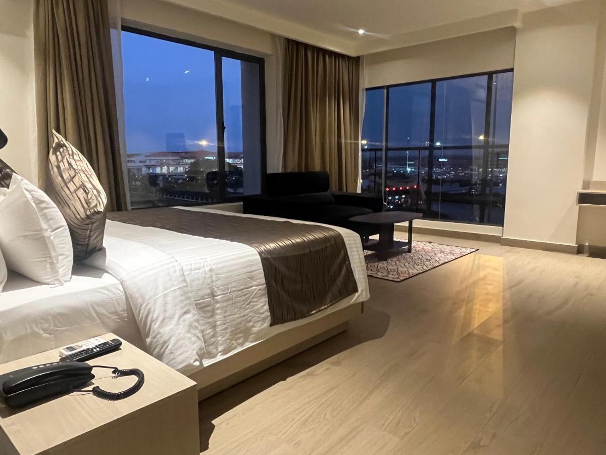 Presidency Airport Hotel Kochi Dış mekan fotoğraf