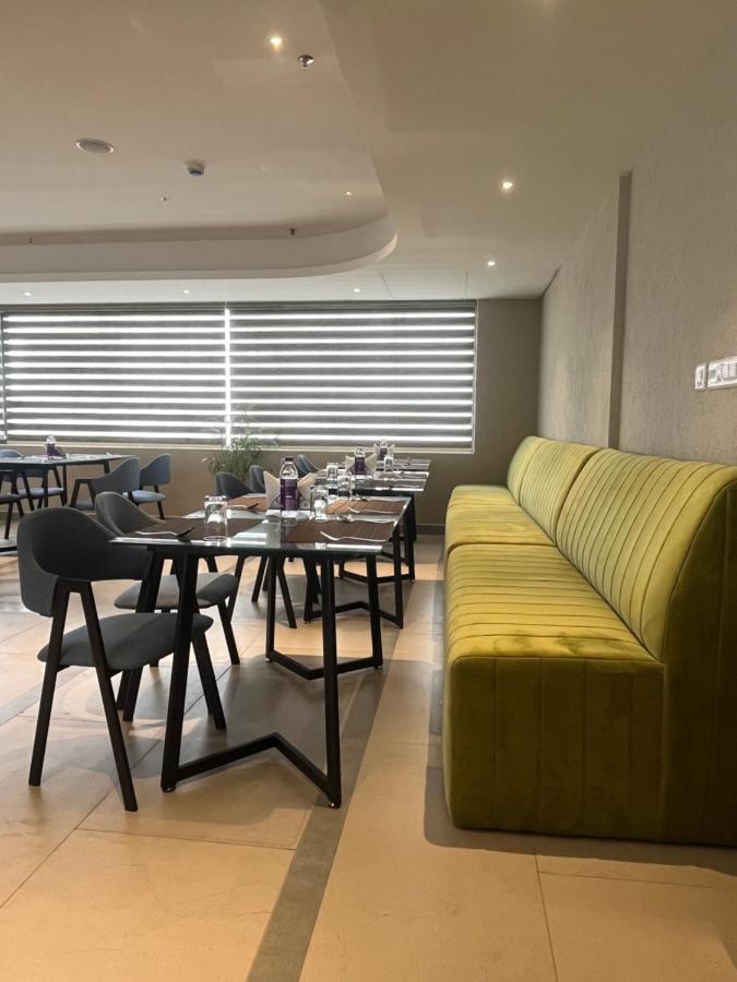 Presidency Airport Hotel Kochi Dış mekan fotoğraf
