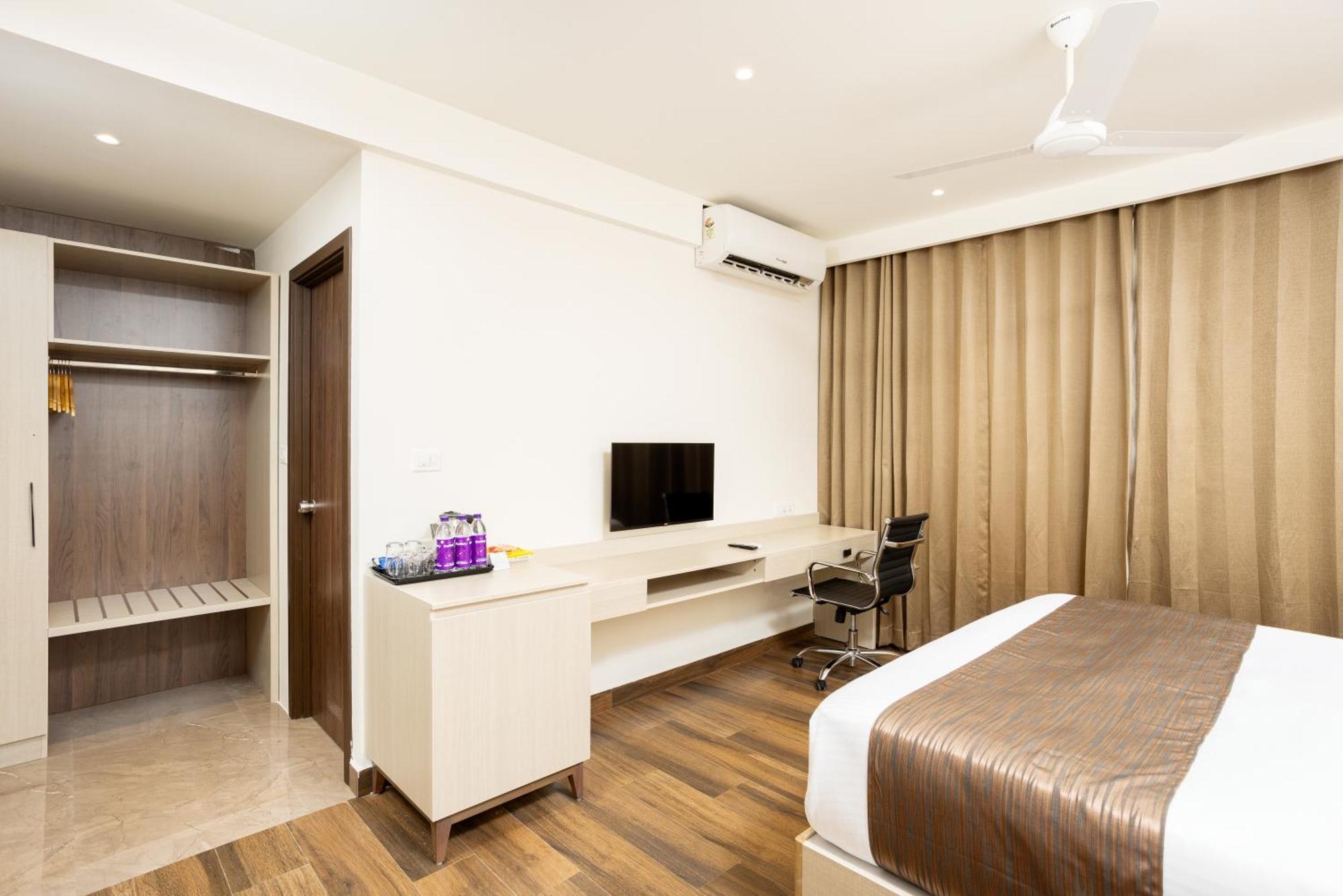 Presidency Airport Hotel Kochi Dış mekan fotoğraf